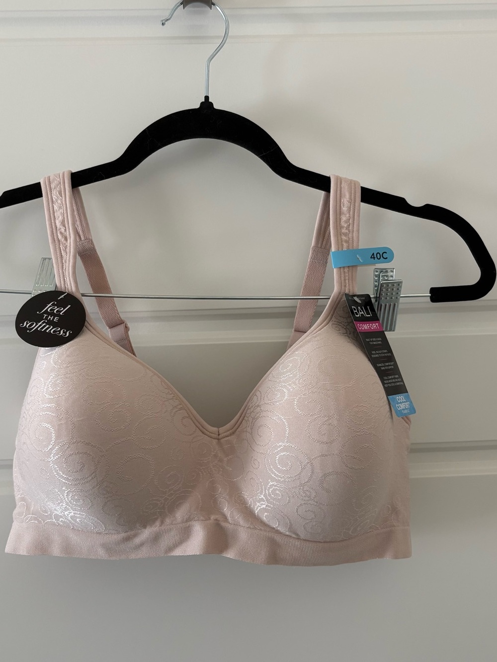 Bali Light Beige Wireless Seamless Swirl-Detail Bra NWT